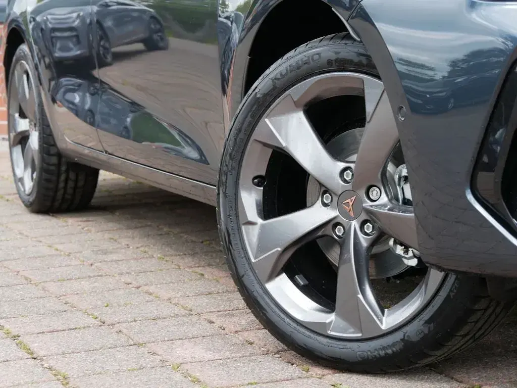 Neu Cupra Leon 150 PS (110 kW) 2026 Grau Limousine