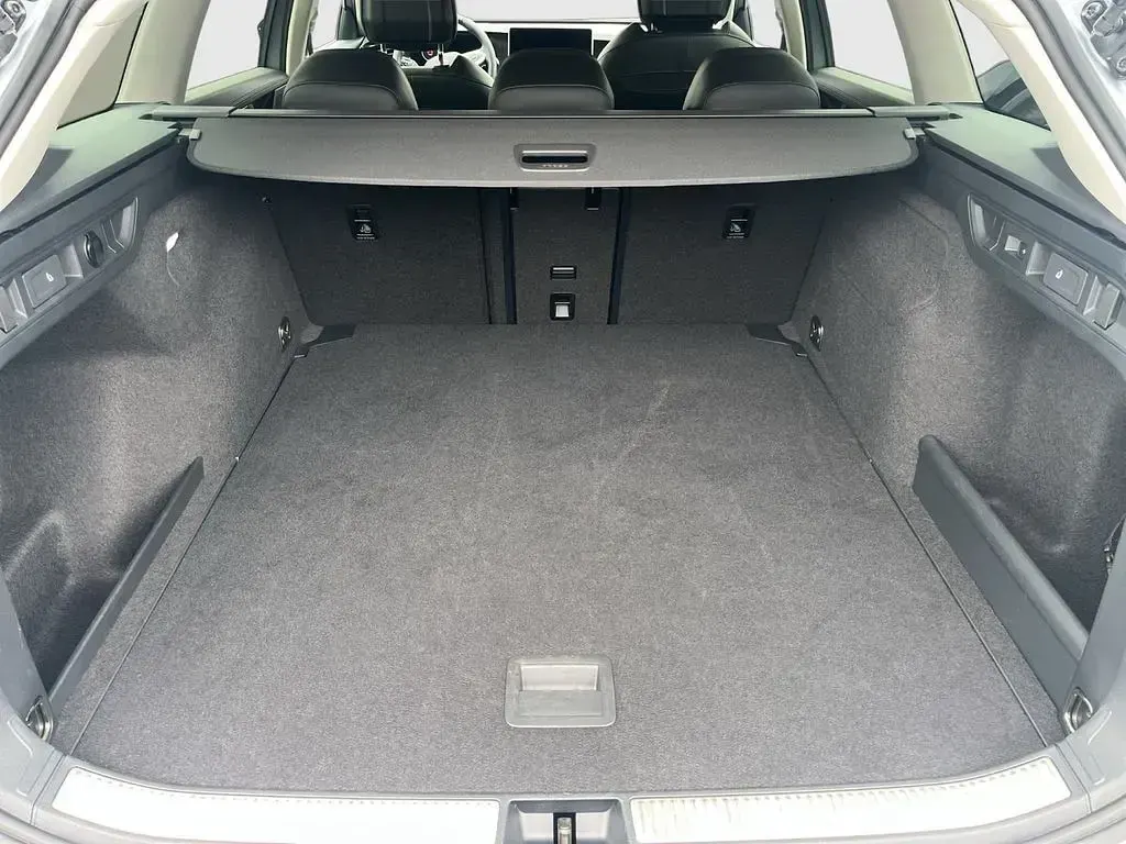 Gebraucht VW Passat Business 150 PS (110 kW) 2025 Oyster silver metallic Kombi