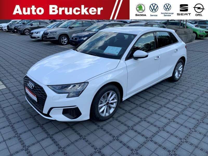 Weiß Gebraucht 2023 Audi A3 Sportback Comfort Limousine | 28.960 € (Fairer Preis) - Bild 1/4