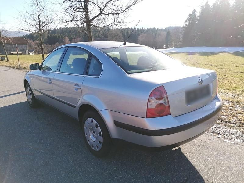 Gebraucht VW Passat 102 PS (75 kW) 2001 Silber Limousine