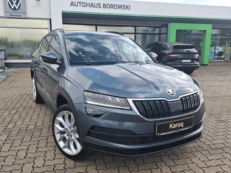 Quarzgrau metallic Gebraucht 2018 Skoda Karoq Style SUV | 23.250 € (Fairer Preis) - Bild 1/4