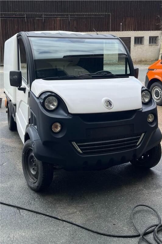 Weiß Gebraucht 2015 Aixam D-truck | 8.500 € - Bild 1/4