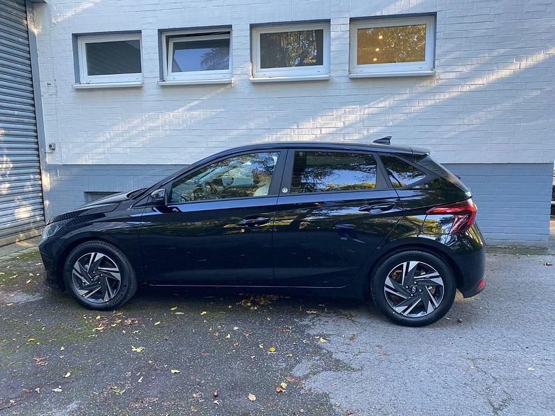 Schwarz Gebraucht 2022 Hyundai i20 Edition 30+ Kleinwagen | 16.800 € (Fairer Preis) - Bild 1/4