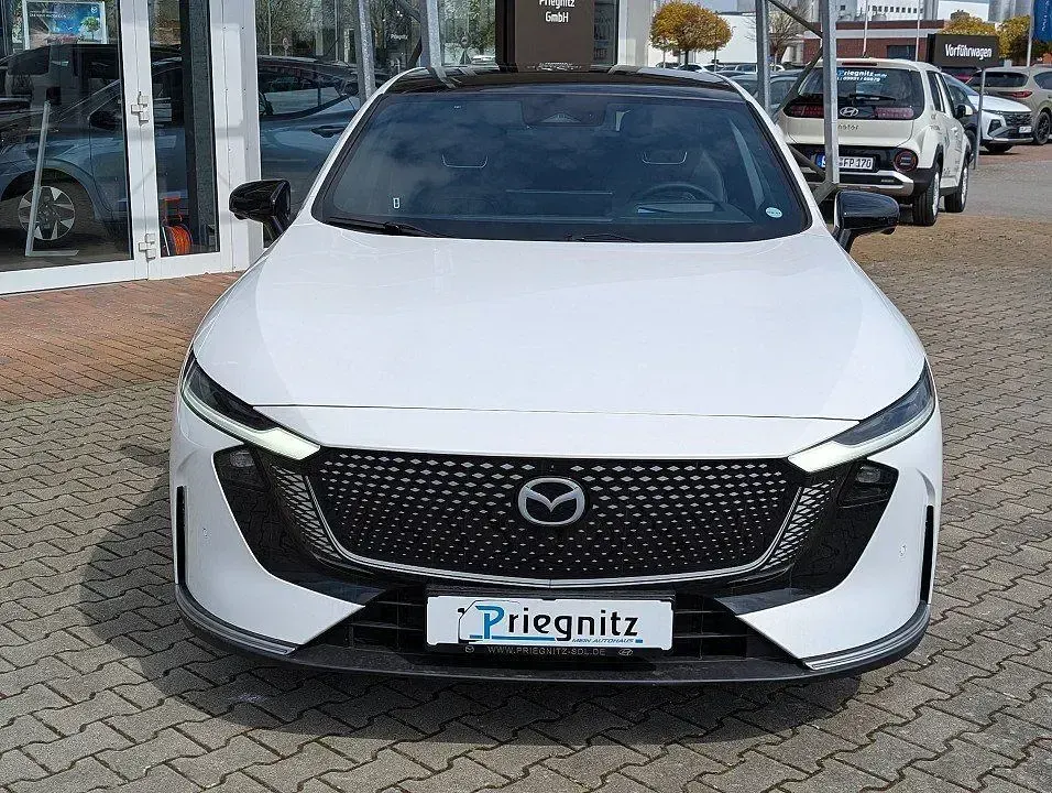 Neu Mazda 6e Takumi-Line 180 kW (245 PS) 2026 Weiß Limousine