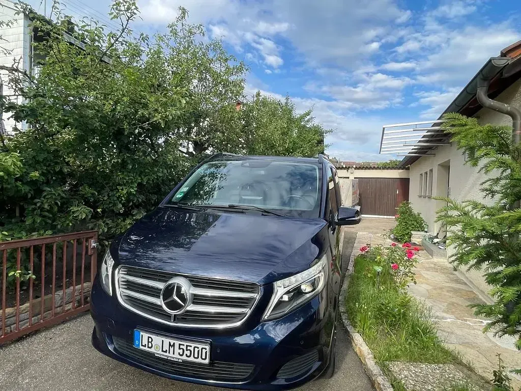 Gebraucht Mercedes V250 Avantgarde 190 PS (139 kW) 2016 Blau Van / Kleinbus