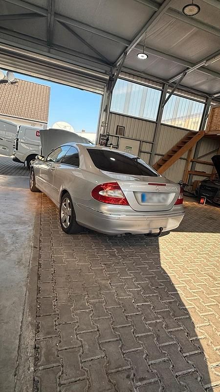 Gebraucht Mercedes CLK320 224 PS (164 kW) 2006 Silber Coupé