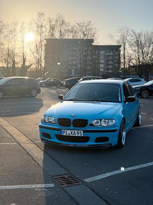 Blau Gebraucht 2002 BMW 325 Exclusive Limousine | 8.500 € - Bild 1/4