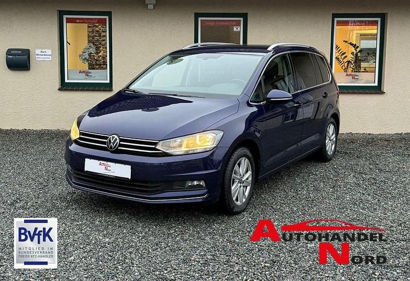 Blau Gebraucht 2021 VW Touran Highline Van / Kleinbus | 20.985 € (Guter Preis) - Bild 1/4