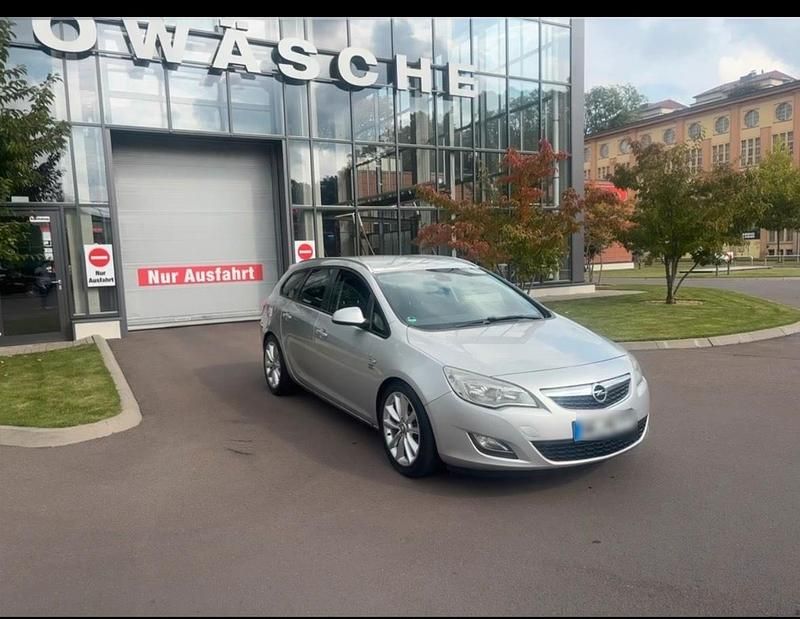 Gebraucht Opel Astra 110 PS (80 kW) 2011 Silber Kombi