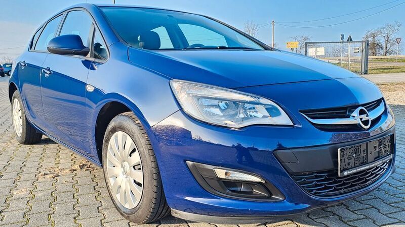 Gebraucht Opel Astra Selection 116 PS (85 kW) 2014 Blau Limousine
