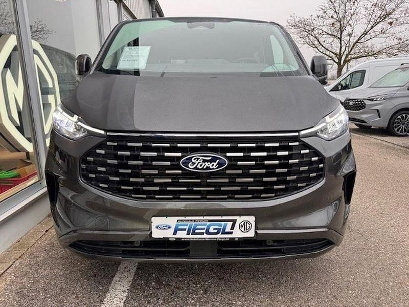 Gebraucht Ford Tourneo Titanium 170 PS (125 kW) 2025 Grau Van / Kleinbus