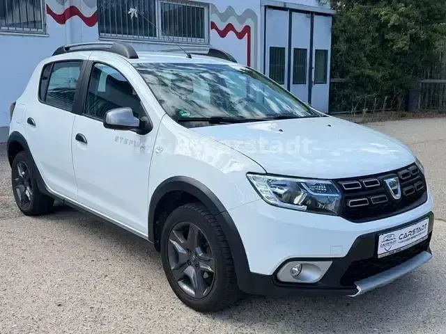 Gebraucht Dacia Sandero Celebration 90 PS (66 kW) 2017 Weiß Limousine