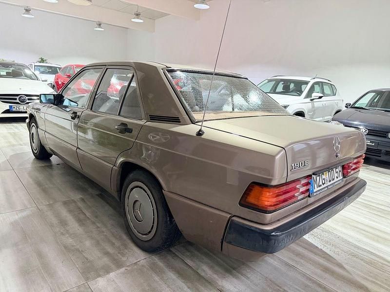 Gebraucht Mercedes 190 118 PS (86 kW) 1990 Gold Limousine