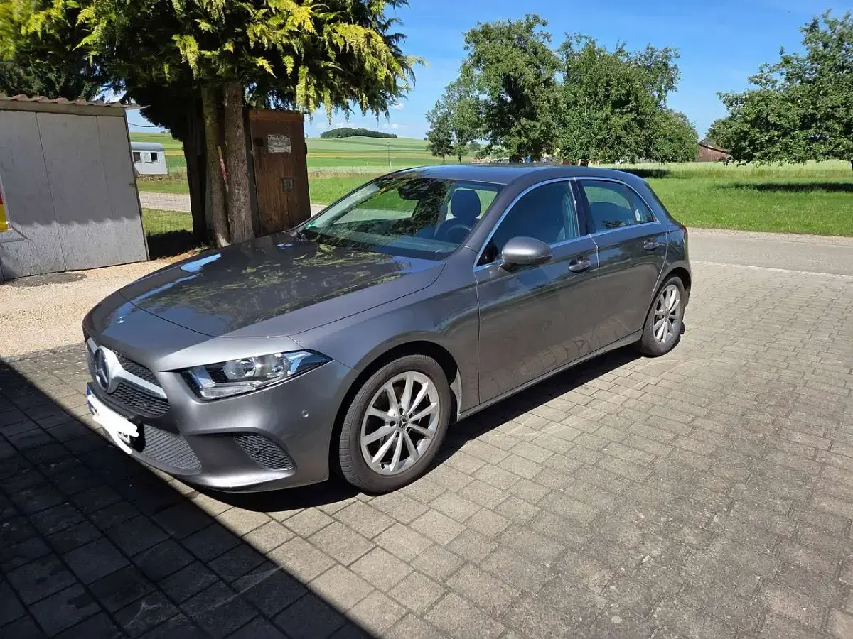Gebraucht Mercedes A180 136 PS (100 kW) 2020 Silber Limousine