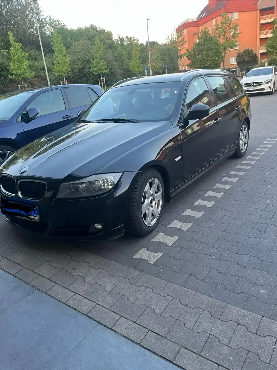 Gebraucht BMW 320 184 PS (135 kW) 2012 Schwarz Kombi
