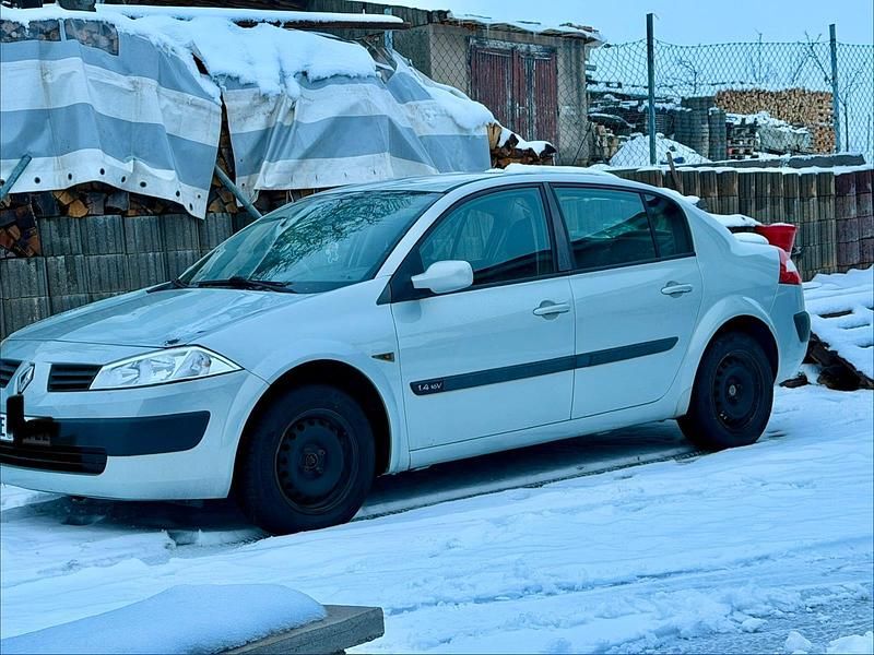 Silber Gebraucht 2004 Renault Mégane II Limousine | 1.195 € (Guter Preis) - Bild 1/4