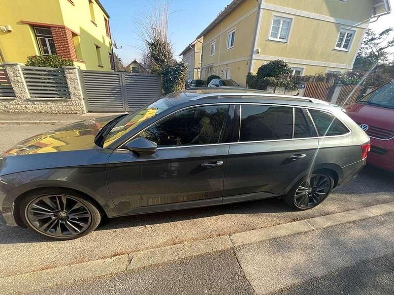 Gebraucht Skoda Superb Style 150 PS (110 kW) 2018 Grau Kombi