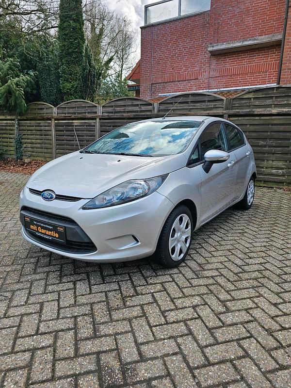 Gebraucht Ford Fiesta 97 PS (71 kW) 2009 Grau Kleinwagen