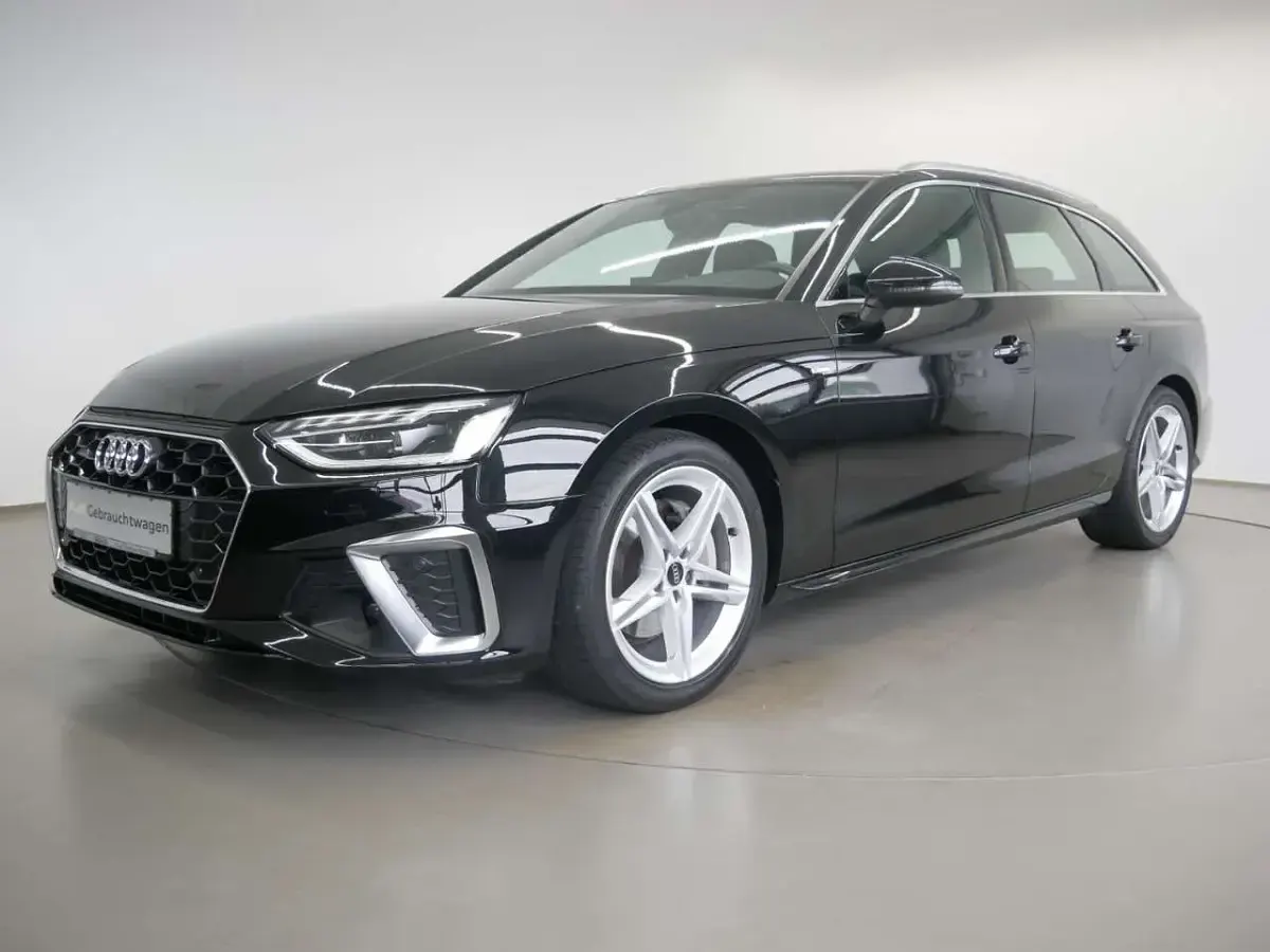 Gebraucht Audi A4 S-Line 204 PS (150 kW) 2023 Mythosschwarz metallic Kombi