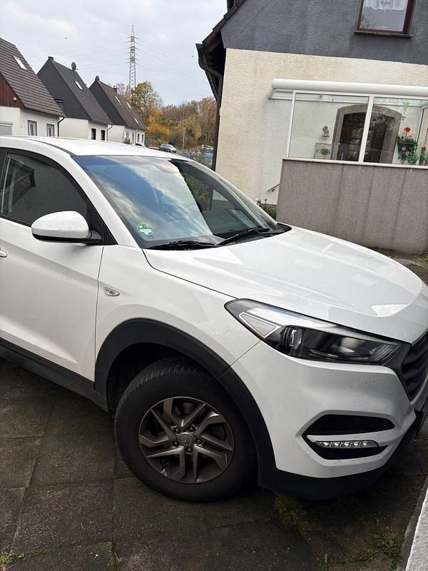 Weiß Gebraucht 2017 Hyundai Tucson SUV | 11.000 € (Guter Preis) - Bild 1/4