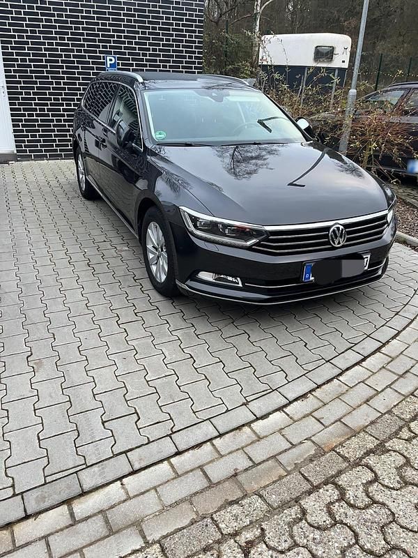 Gebraucht VW Passat Highline 150 PS (110 kW) 2018 Grau Kombi