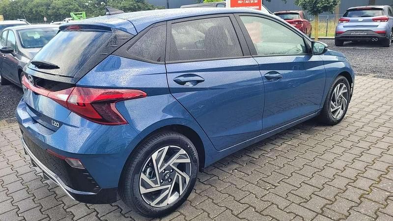 Neu Hyundai i20 90 PS (66 kW) 2025 Vibrant blau Kleinwagen