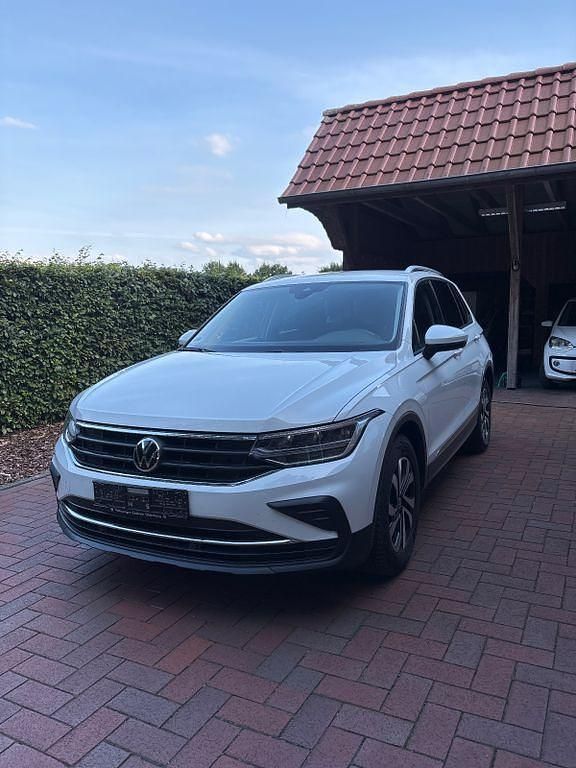 Weiß Gebraucht 2021 VW Tiguan Active SUV | 20.950 € (Fairer Preis) - Bild 1/4
