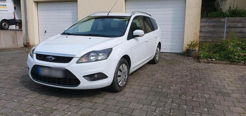 Weiß Gebraucht 2009 Ford Focus Kombi | 2.300 € (Fairer Preis) - Bild 1/4