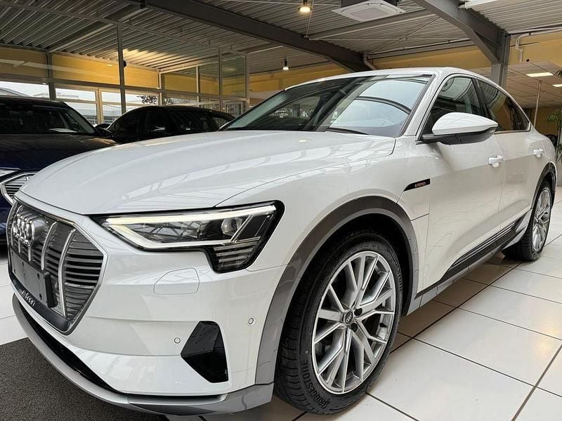 Weiß Gebraucht 2023 Audi e-tron Sportback Sport SUV | 31.499 € (Superpreis) - Bild 1/4