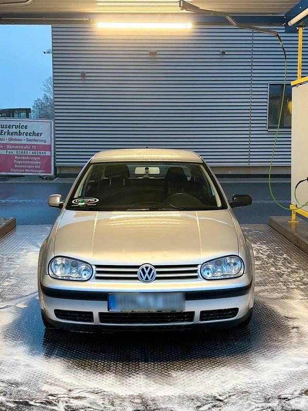 Silber Gebraucht 2001 VW Golf IV Kleinwagen | 250 € (Superpreis) - Bild 1/4
