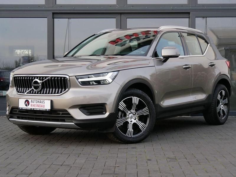 Pebble grey / metallic (metallic) Gebraucht 2022 Volvo XC40 SUV | 28.900 € (Guter Preis) - Bild 1/4