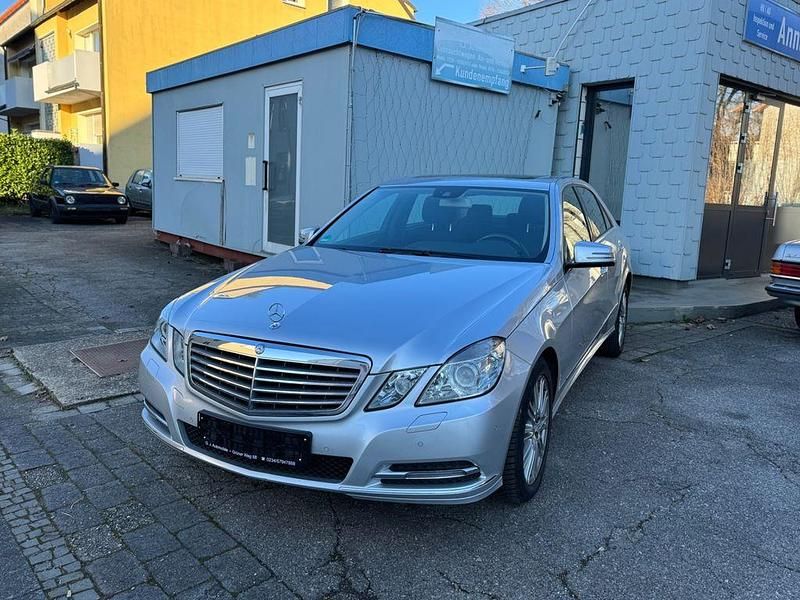 Silber Gebraucht 2012 Mercedes E200 Limousine | 13.300 € (Fairer Preis) - Bild 1/4