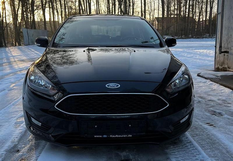 Gebraucht Ford Focus Cool & Connect 125 PS (91 kW) 2018 Schwarz Limousine