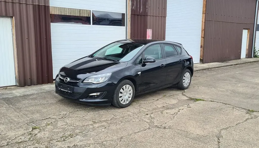 Gebraucht Opel Astra Energy 140 PS (102 kW) 2014 Schwarz Limousine