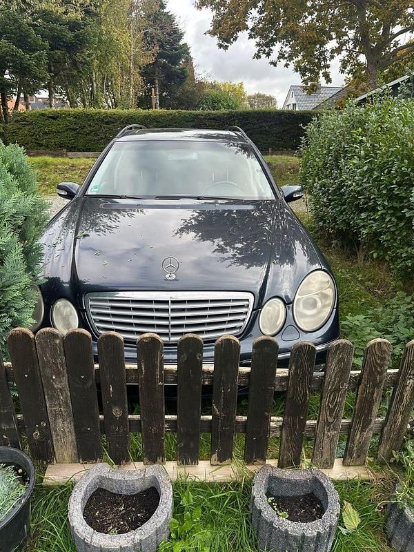 Schwarz Gebraucht 2003 Mercedes E270 Kombi | 2.700 € (Guter Preis) - Bild 1/4