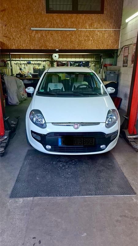 Gebraucht Fiat Punto Evo 69 PS (50 kW) 2011 Weiß Kleinwagen