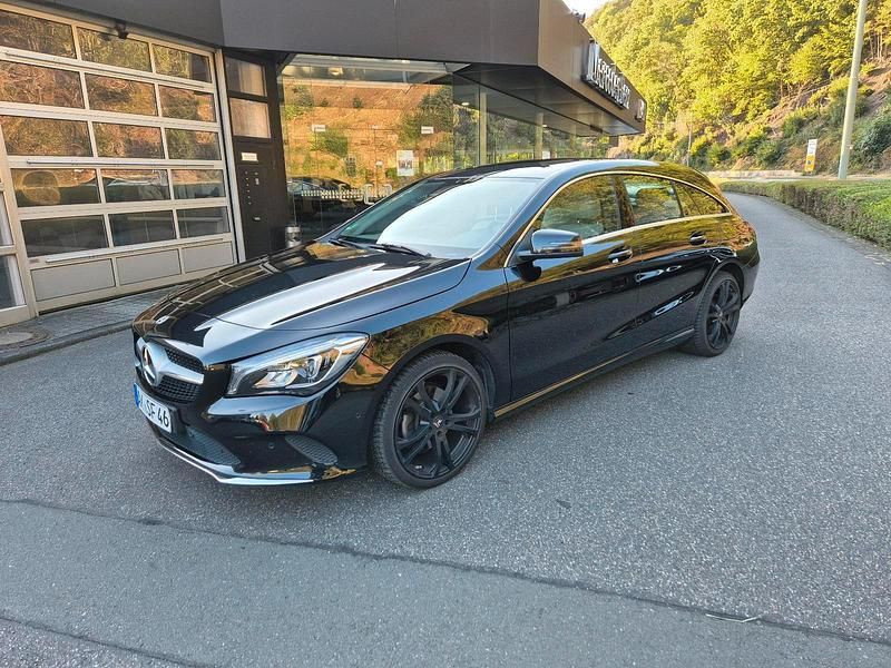 Schwarz Gebraucht 2018 Mercedes CLA200 Shooting Brake Kombi | 20.999 € (Fairer Preis) - Bild 1/4