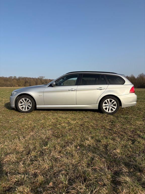 Gebraucht BMW 316 116 PS (85 kW) 2011 Silber Kombi