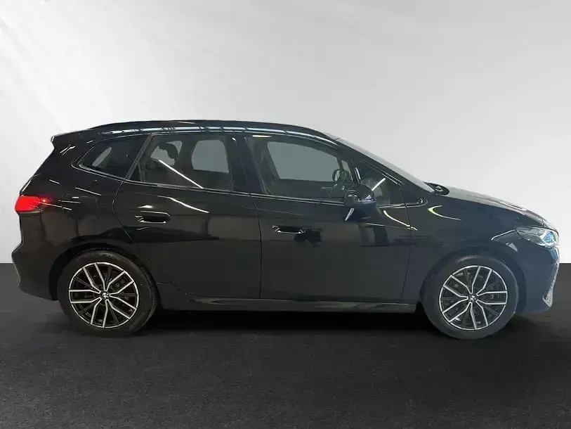 Gebraucht BMW 220 Active Tourer M Sport 163 PS (119 kW) 2025 Saphirschwarz Van / Kleinbus