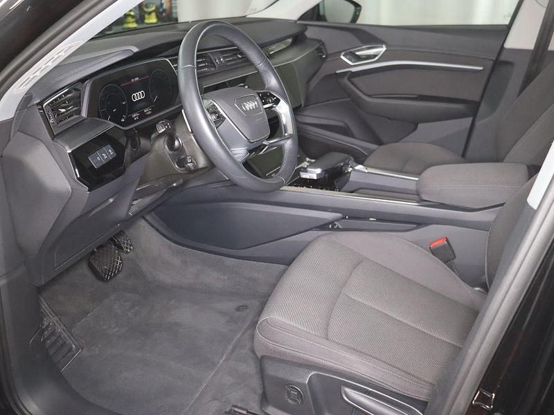 Gebraucht Audi e-tron Performance 300 kW (408 PS) 2022 Brillantschwarz SUV