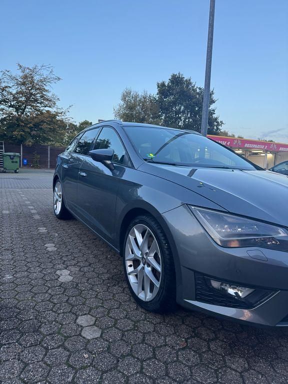 Grau Gebraucht 2014 Seat Leon ST FR Kombi | 11.499 € (Fairer Preis) - Bild 1/4
