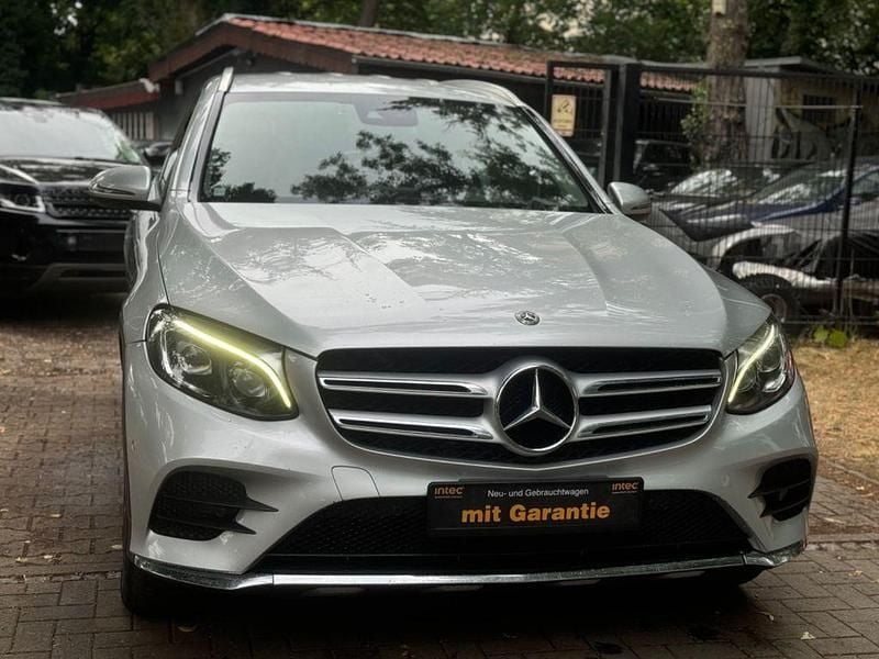 Silber Gebraucht 2018 Mercedes GLC250 AMG SUV | 23.999 € (Superpreis) - Bild 1/4