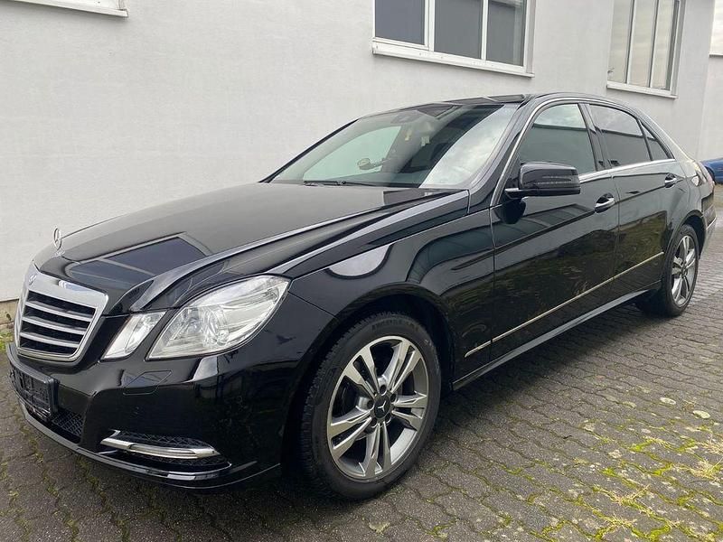 Second-hand Mercedes E200 Elegance 136 CP (100 kW) 2012 Negru Berlinǎ