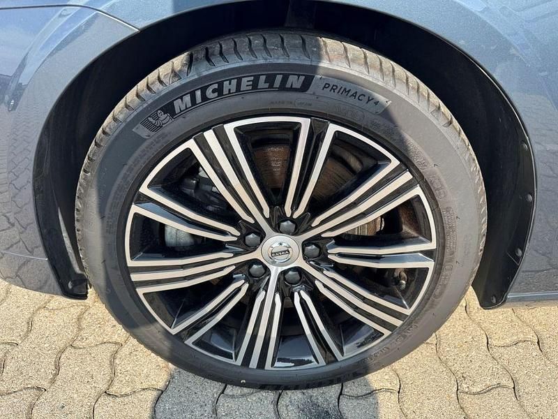 Gebraucht Volvo V60 Inscription 341 PS (250 kW) 2021 Blau Kombi