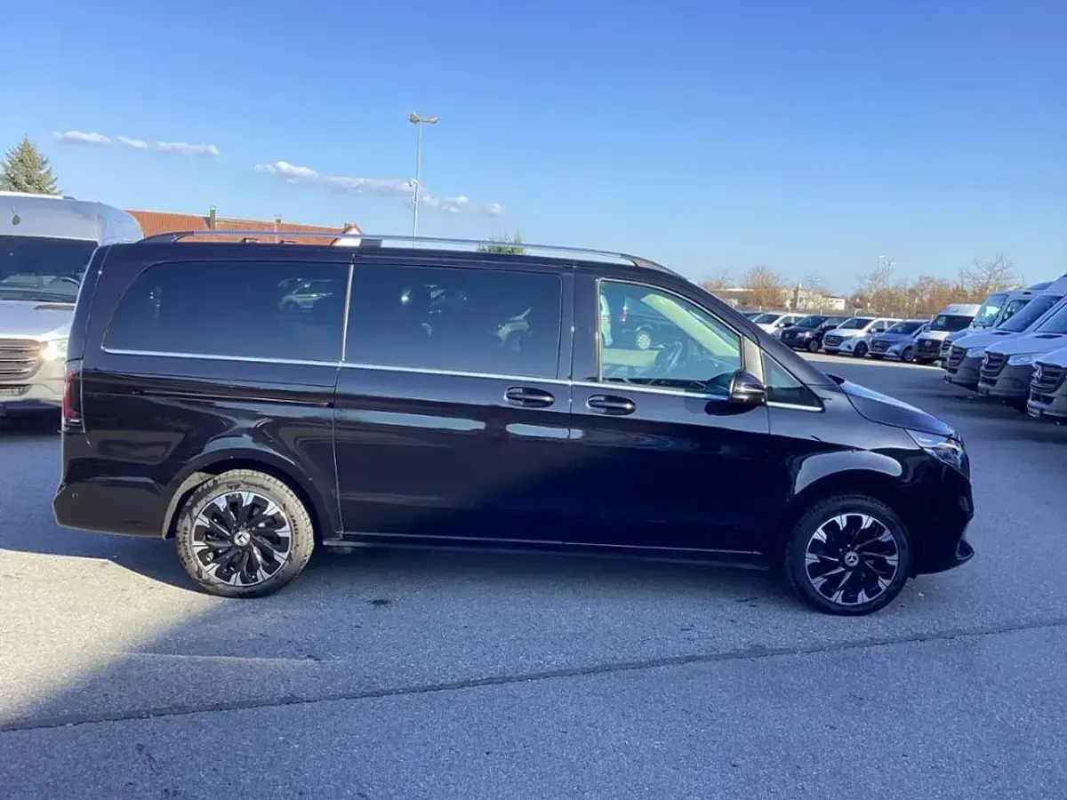 Gebraucht Mercedes V250 Avantgarde 190 PS (139 kW) 2025 Obsidianschwarz metallic Van / Kleinbus