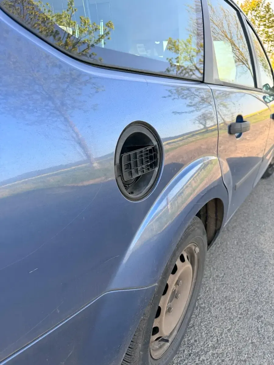 Usado Ford Focus 80 CV (58 kW) 2005 Azul Berlina