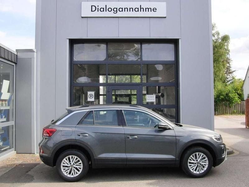 Indiumgrau metallic Gebraucht 2023 VW T-Roc Life SUV | 23.990 € (Fairer Preis) - Bild 1/4