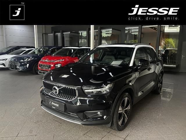 Schwarz (metallic) Gebraucht 2018 Volvo XC40 Momentum SUV | 25.990 € (Fairer Preis) - Bild 1/4
