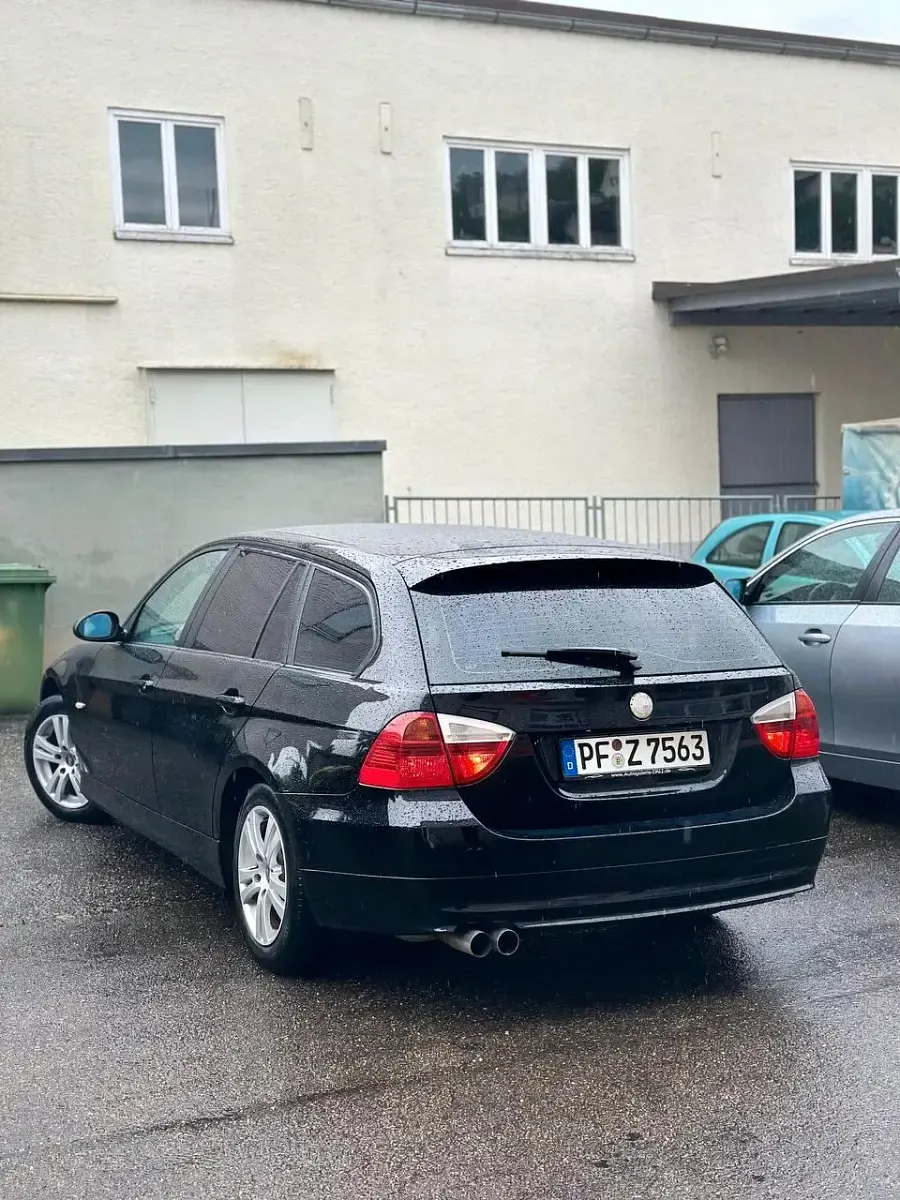 Gebraucht BMW 320 170 PS (125 kW) 2008 Schwarz Limousine