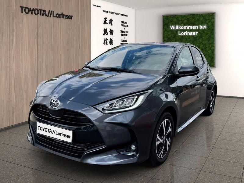 Neu Toyota Yaris Hybrid 117 PS (86 kW) 2025 Marlingrau Limousine